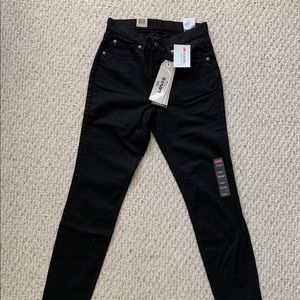 NWT Levi’s 721 Black Commuter Skinny Jeans